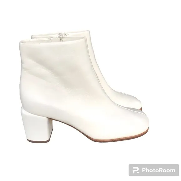 Vince Maggie White Leather Block Heel Ankle Boots Booties Women’s Size 7.5