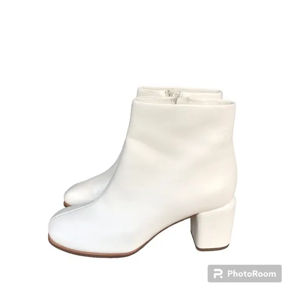 Vince Maggie White Leather Block Heel Ankle Boots Booties Women’s Size 7.5