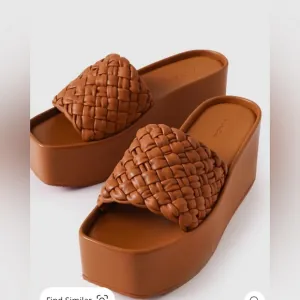 VINCE Mari Wedge Sandals in Tan New IN  BOX