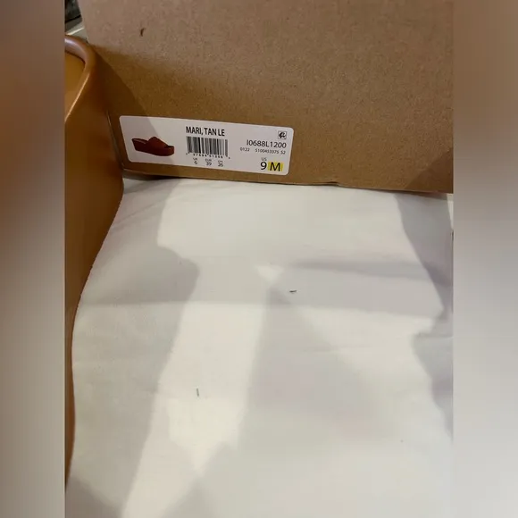 VINCE Mari Wedge Sandals in Tan New IN  BOX