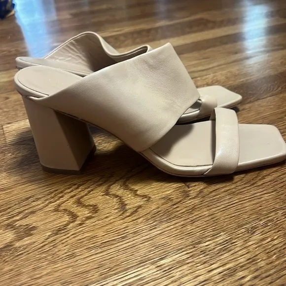 VINCE Nessia Block Heel Leather Sandals in Cappuccino Size 9