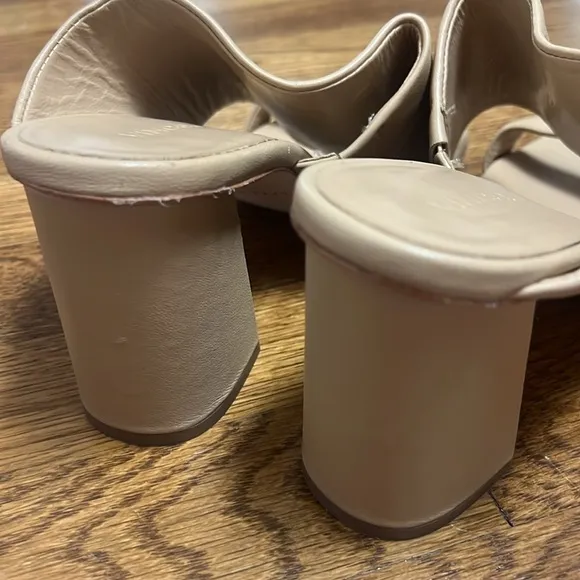 VINCE Nessia Block Heel Leather Sandals in Cappuccino Size 9
