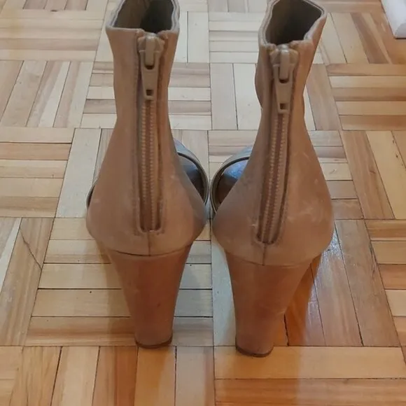 Vince wedge leather sandals size 9.5M
