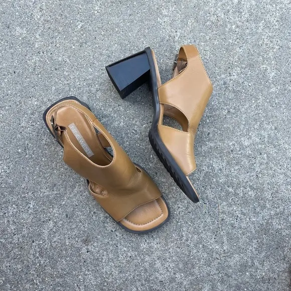 Vintage 90's block heel leather sandals