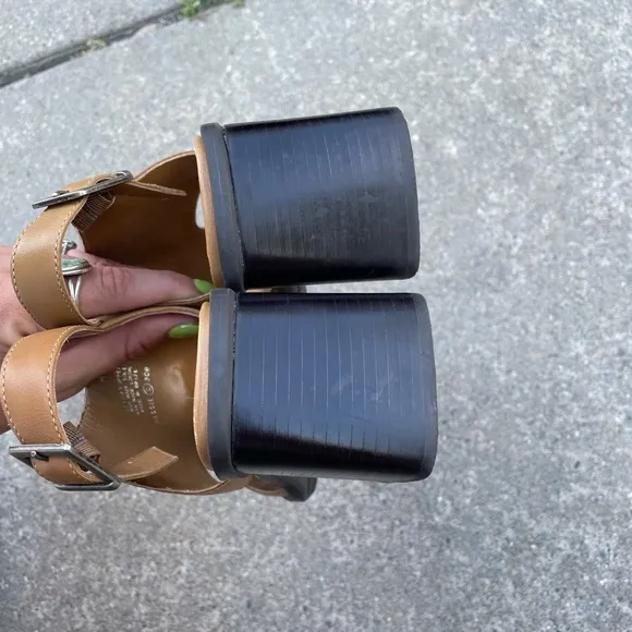 Vintage 90's block heel leather sandals