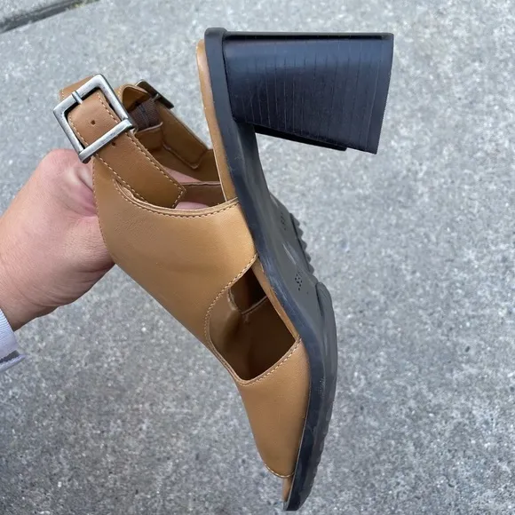 Vintage 90's block heel leather sandals