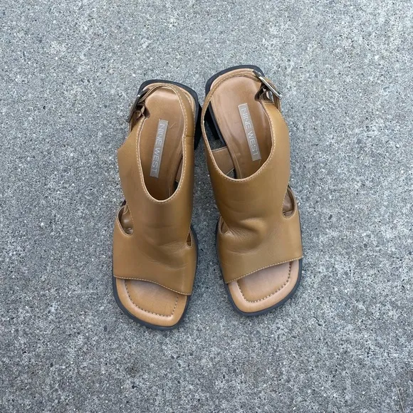 Vintage 90's block heel leather sandals