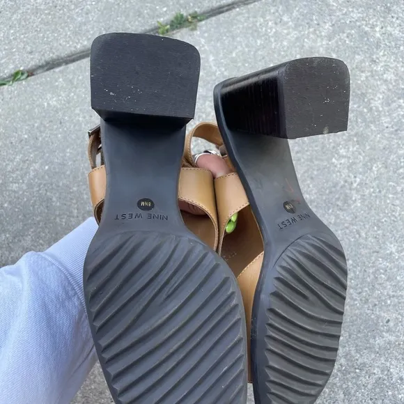 Vintage 90's block heel leather sandals