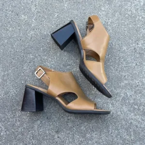 Vintage 90's block heel leather sandals