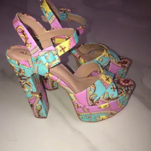 VINTAGE ALDO Size 8 Vibrant Women's Discontinued Platform Heels