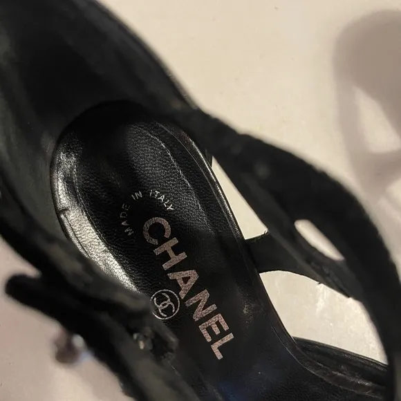 Vintage Chanel Cap-Toe Leather And Velvet Kitten Heels / Low Pumps 37.5 7.5