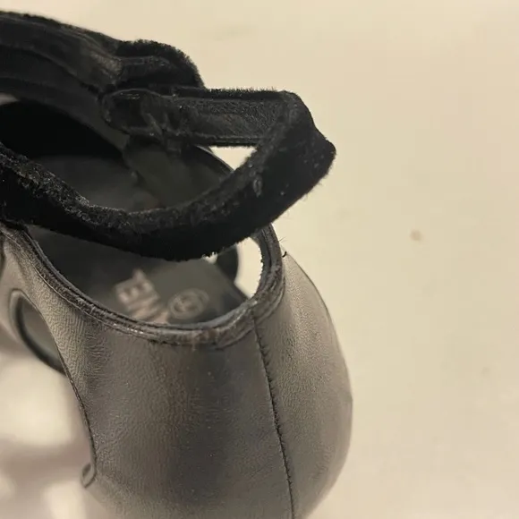 Vintage Chanel Cap-Toe Leather And Velvet Kitten Heels / Low Pumps 37.5 7.5