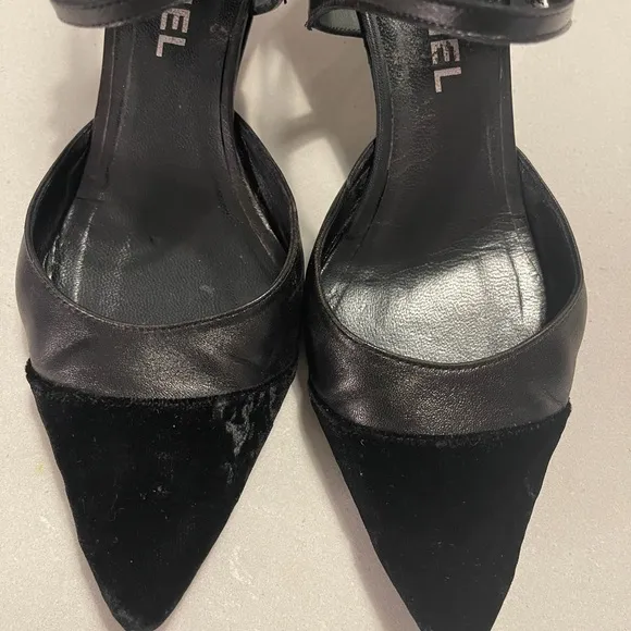 Vintage Chanel Cap-Toe Leather And Velvet Kitten Heels / Low Pumps 37.5 7.5