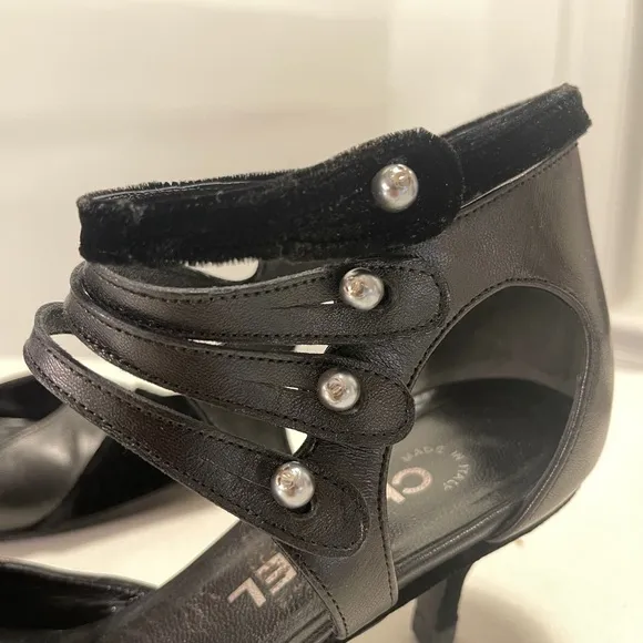 Vintage Chanel Cap-Toe Leather And Velvet Kitten Heels / Low Pumps 37.5 7.5