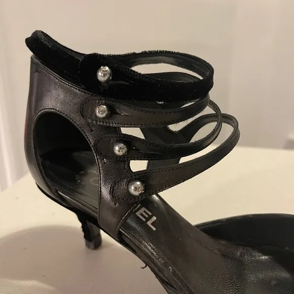 Vintage Chanel Cap-Toe Leather And Velvet Kitten Heels / Low Pumps 37.5 7.5
