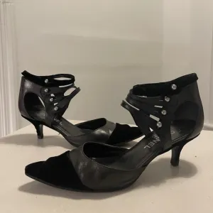 Vintage Chanel Cap-Toe Leather And Velvet Kitten Heels / Low Pumps 37.5 7.5