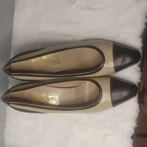 Vintage Salvatore Ferragamo Spectator Pumps 10AA Made In Italy Black/Taupe