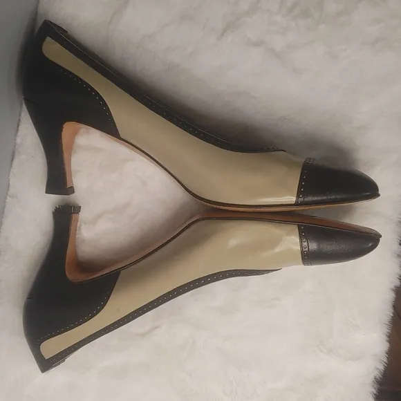 Vintage Salvatore Ferragamo Spectator Pumps 10AA Made In Italy Black/Taupe