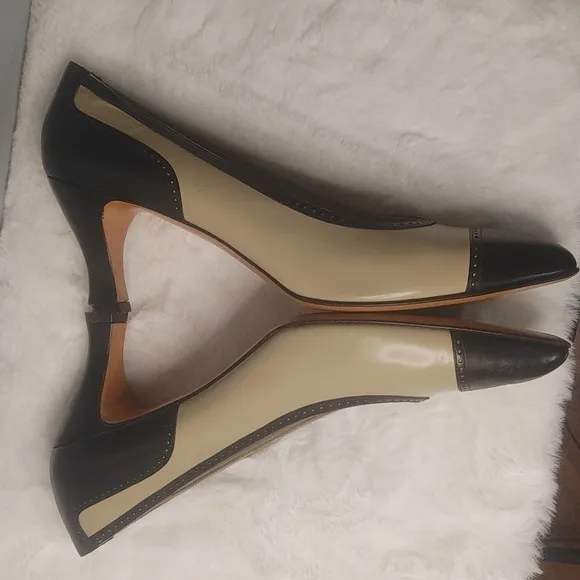 Vintage Salvatore Ferragamo Spectator Pumps 10AA Made In Italy Black/Taupe