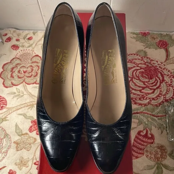 Vintage Salvatore Ferragamo Women's Black Calf- Lizard Embossed Pumps with Box
