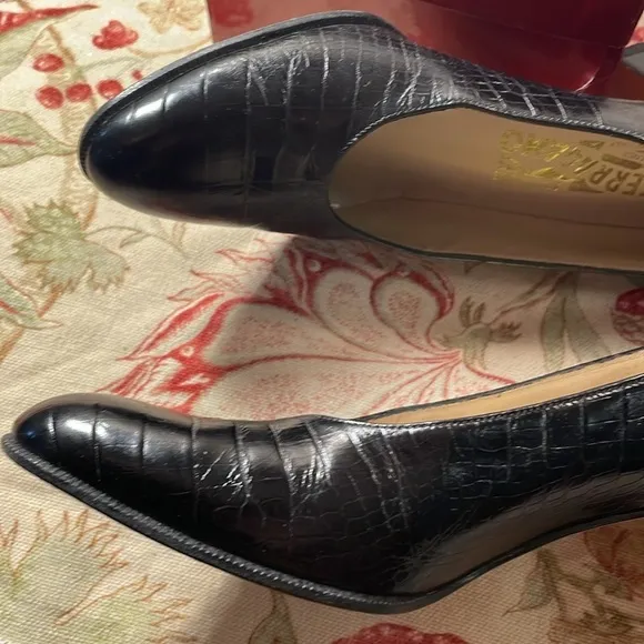 Vintage Salvatore Ferragamo Women's Black Calf- Lizard Embossed Pumps with Box