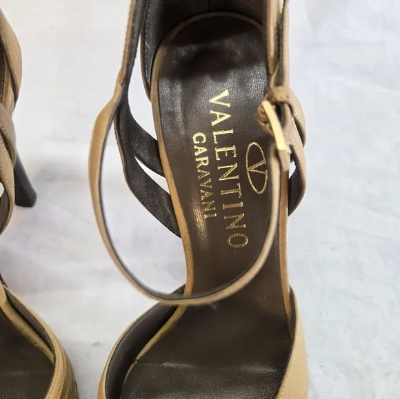 Vintage Valentino Garavani Women's Size 35 High Heel Beige Sandals