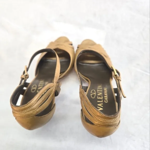 Vintage Valentino Garavani Women's Size 35 High Heel Beige Sandals