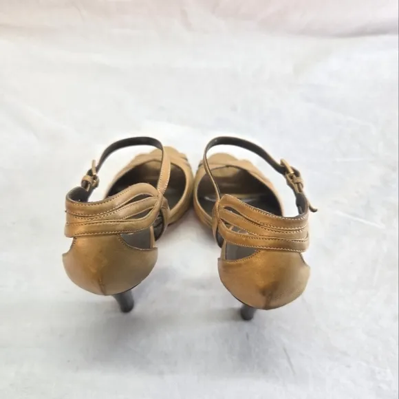 Vintage Valentino Garavani Women's Size 35 High Heel Beige Sandals