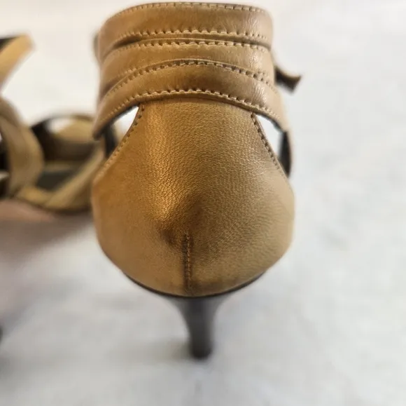 Vintage Valentino Garavani Women's Size 35 High Heel Beige Sandals
