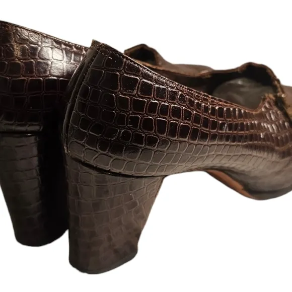 Vintage Women Alligator Print Pumps
