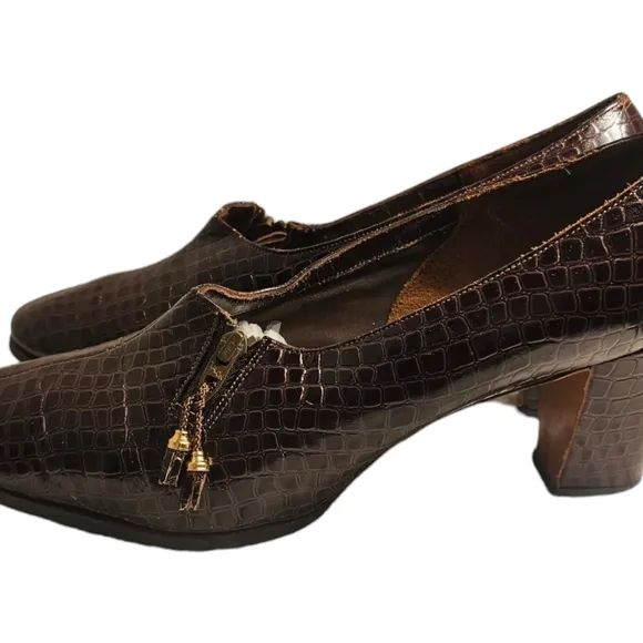 Vintage Women Alligator Print Pumps