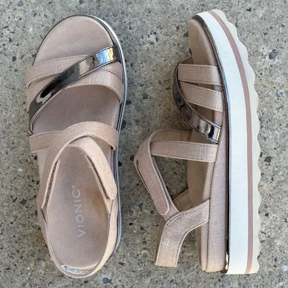 Vionic Kellyn Wedge Flatform Sandal in Moonlight Linen