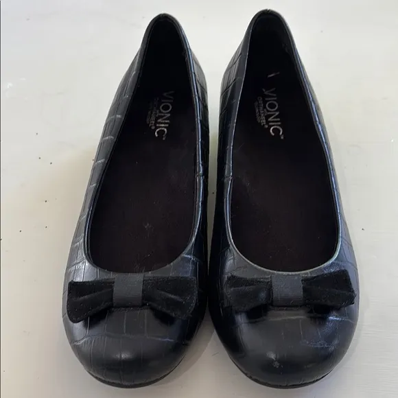 Vionic Lena Black Leather Womens Bow Trim Croc Wedge Orthaheel Pumps Shoes