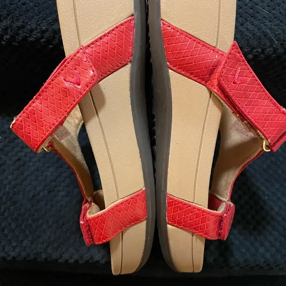 Vionic Red wedged heel Sandals size 5