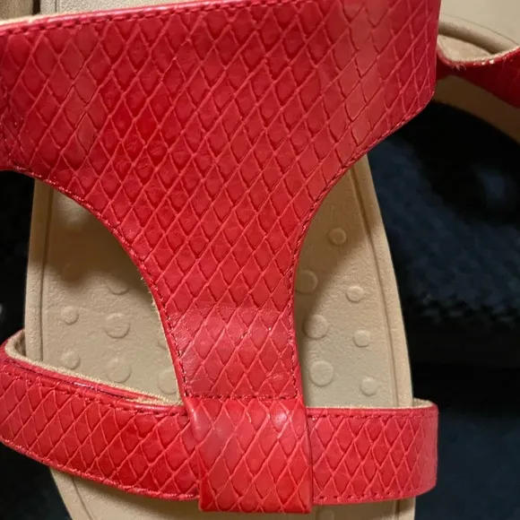 Vionic Red wedged heel Sandals size 5