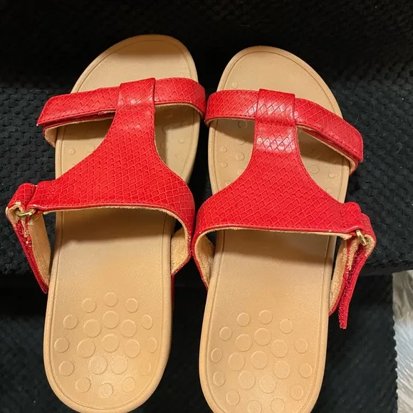 Vionic Red wedged heel Sandals size 5