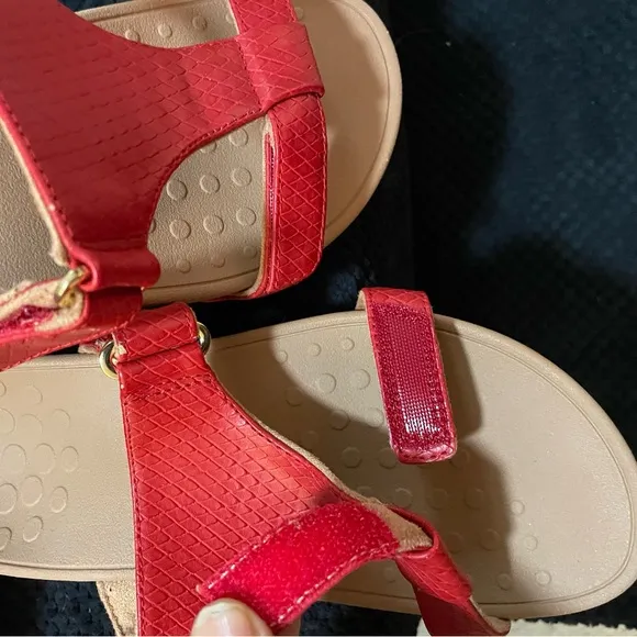 Vionic Red wedged heel Sandals size 5
