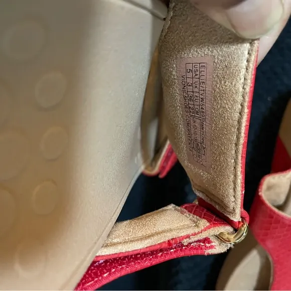 Vionic Red wedged heel Sandals size 5