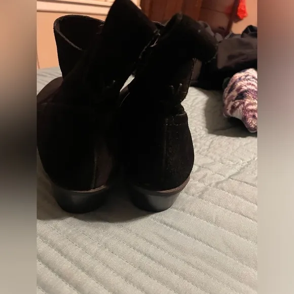 Vionic Vera Black Suede Booties Ankle Boots Size 9 Block Heel Preppy Minimalist