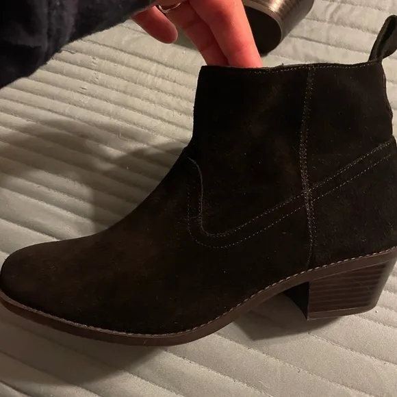 Vionic Vera Black Suede Booties Ankle Boots Size 9 Block Heel Preppy Minimalist