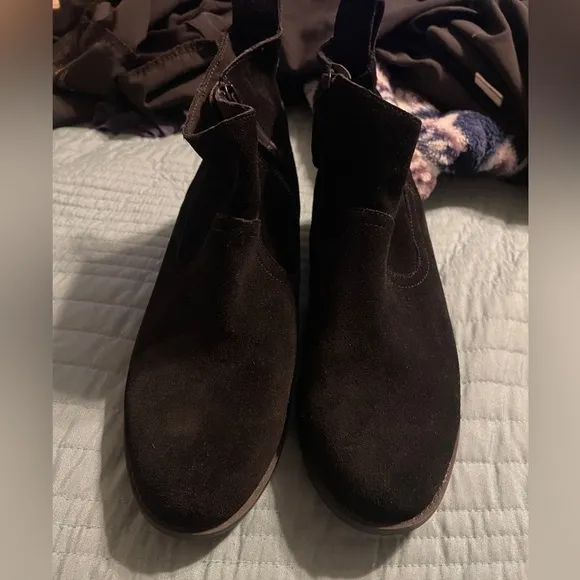Vionic Vera Black Suede Booties Ankle Boots Size 9 Block Heel Preppy Minimalist