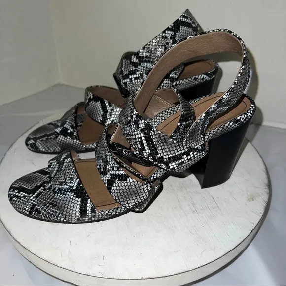 Vionic Women's Blaire Snake Print Block Heel Open Toe Sandals Size 10