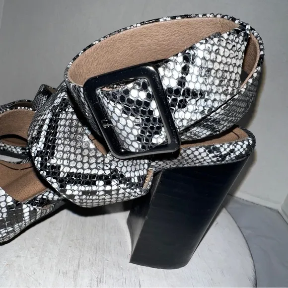 Vionic Women's Blaire Snake Print Block Heel Open Toe Sandals Size 10