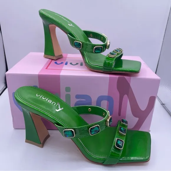 Vivianly squared open toe green heeled sandals diamond detail Size 6