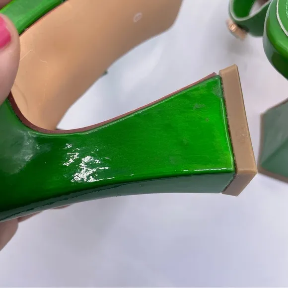 Vivianly squared open toe green heeled sandals diamond detail Size 6