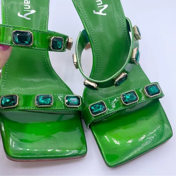 Vivianly squared open toe green heeled sandals diamond detail Size 6