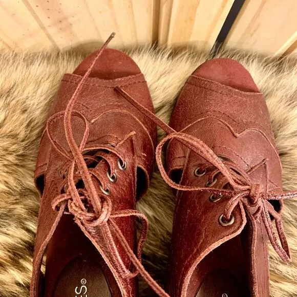 VTG Aerosoles Wedge Bootie Heels SZ 6.5 Red Leather Lace Up Open Toe Indie Artsy