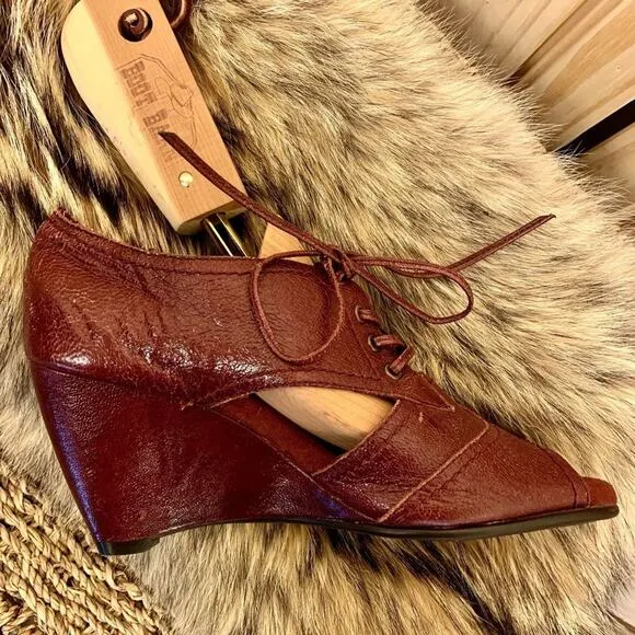 VTG Aerosoles Wedge Bootie Heels SZ 6.5 Red Leather Lace Up Open Toe Indie Artsy
