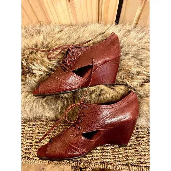 VTG Aerosoles Wedge Bootie Heels SZ 6.5 Red Leather Lace Up Open Toe Indie Artsy