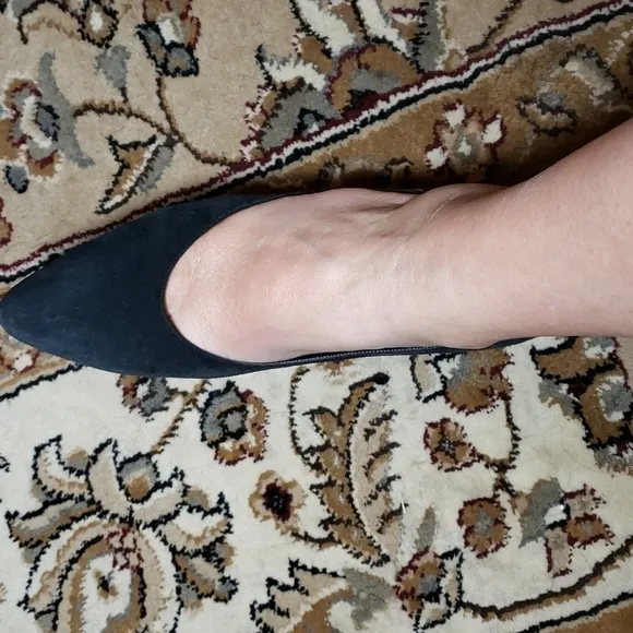 VTG Neiman Marcus Kenna Italian Made Black Suede  Heel Pumps EUC 8N in Box